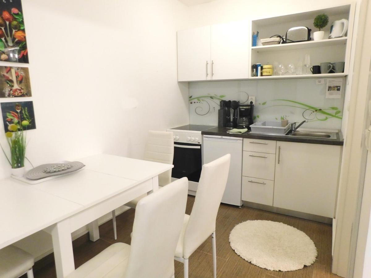 Ferienwohnung Modern Center Studio Under The Castle - Free Parking Laibach Exterior foto